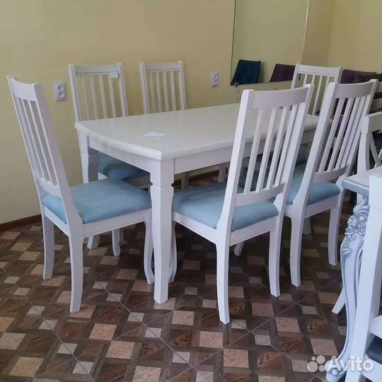 Столы и стулья