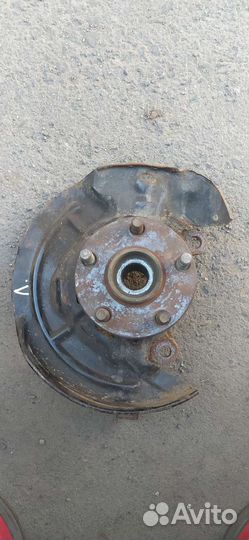 Кулак поворотный левый передний Toyota