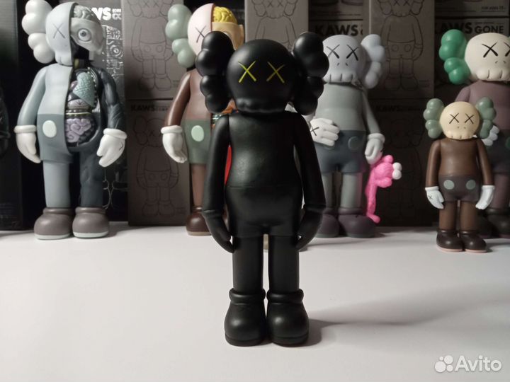 Коллекционная игрушка kaws