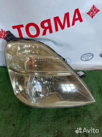 Фара правая Honda Stream RN1