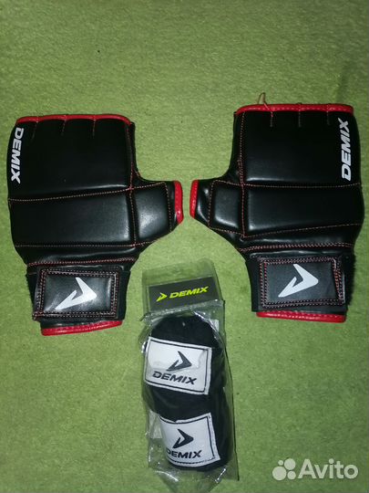 Боксерские перчатки и бинты demix