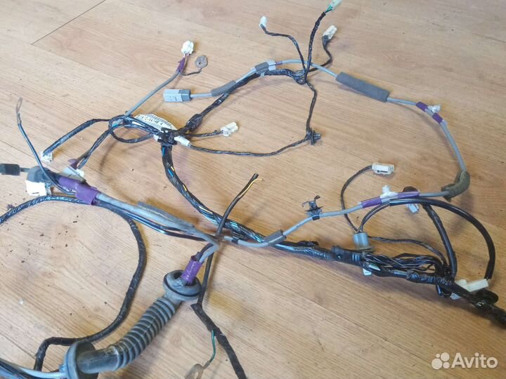 Проводка крышки багажника Субару Трибека рестайл