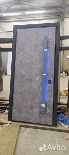 Металлические двери новые стильные