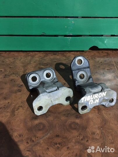 Петля двери правой Hyundai Tiburon 2