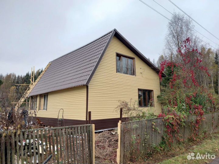 Бригада плотников строителей