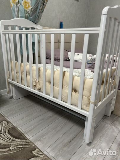 Детская кроватка с матрасом и комплектом белья