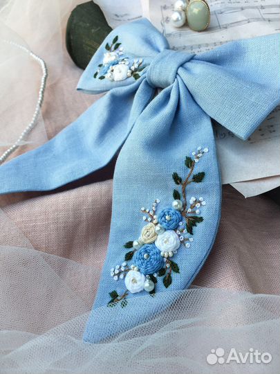 Бант с вышивкой. Ручная работа