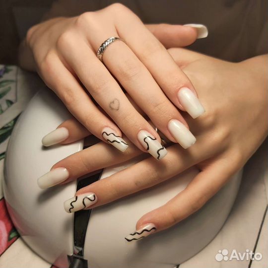 Модель на маникюр