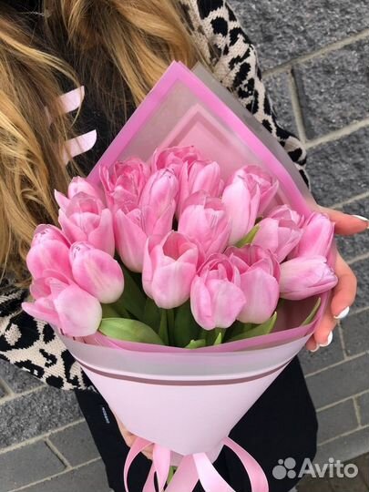 Букет из 19 розовых тюльпанов
