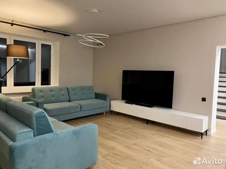 Тумба TV с фрезеровкой (на опорах)