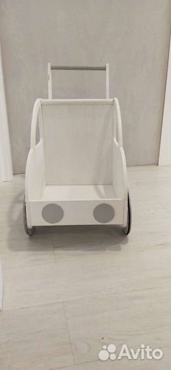Машина - каталка (детская)