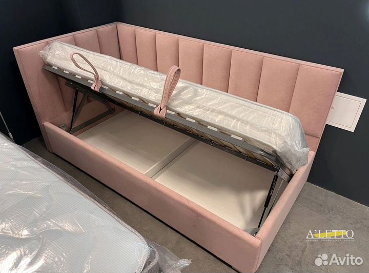 Детская кровать с подъемным механизмом