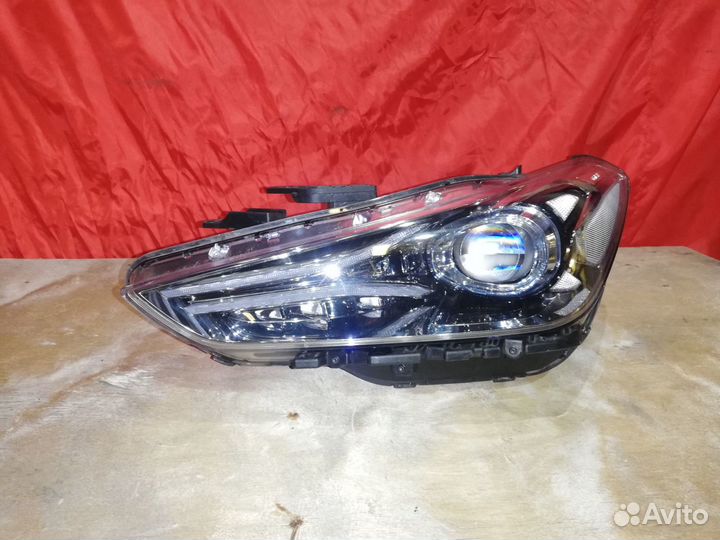 Фара левая Hyundai Genesis G70