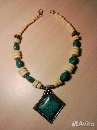 Украшение на шею