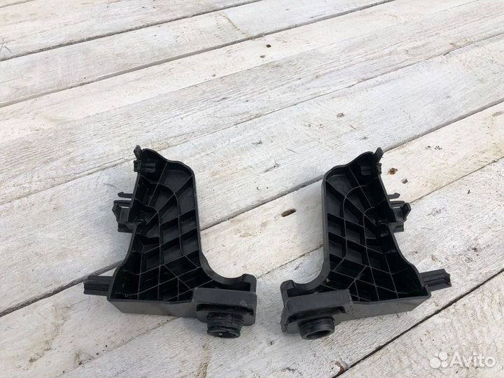 Bmw G30 20- Крепление жалюзи левое и правое 1744