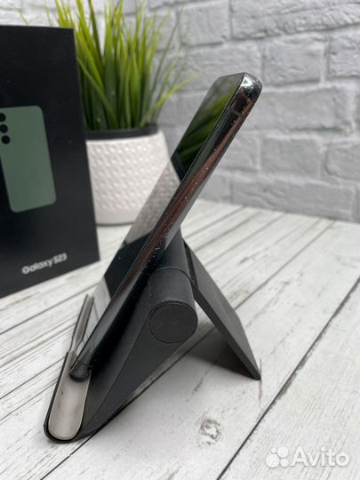 Samsung Galaxy S23, 8/256 ГБ