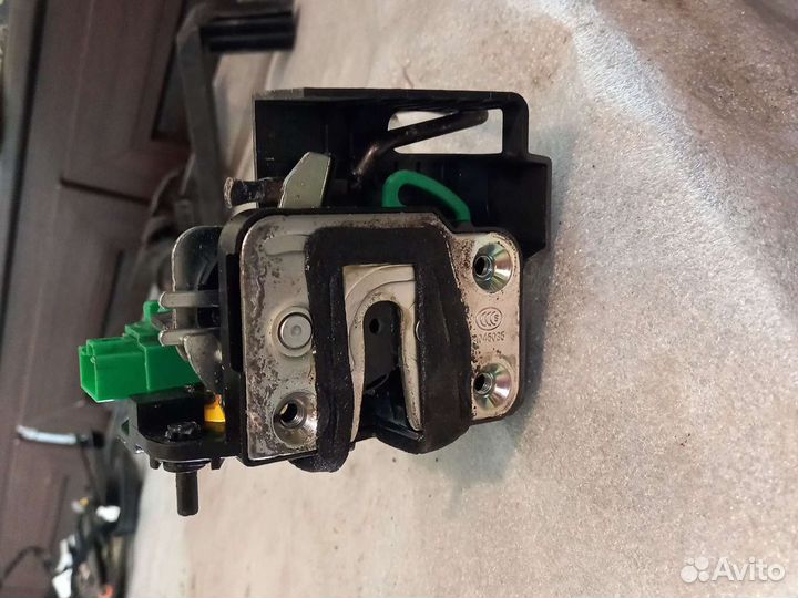 Задний левый замок двери Hyundai Solaris