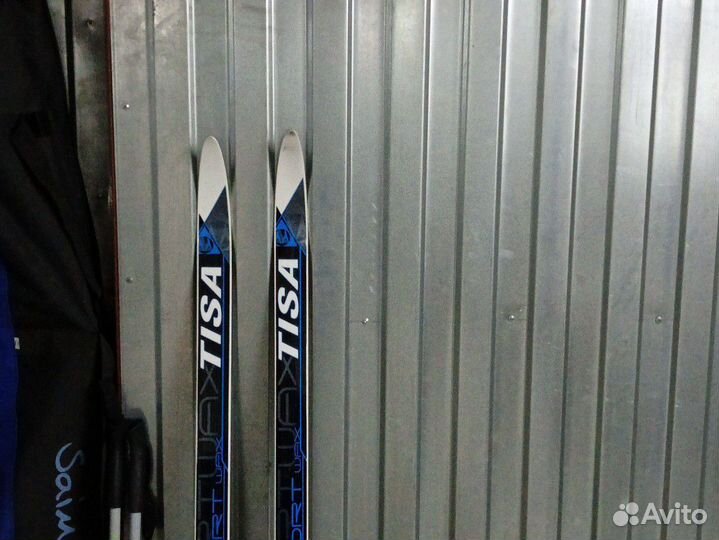 Комплект беговых лыж с палками в чехле