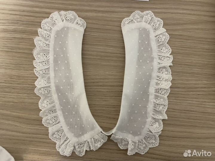 Манишка с ажурной вышивкой