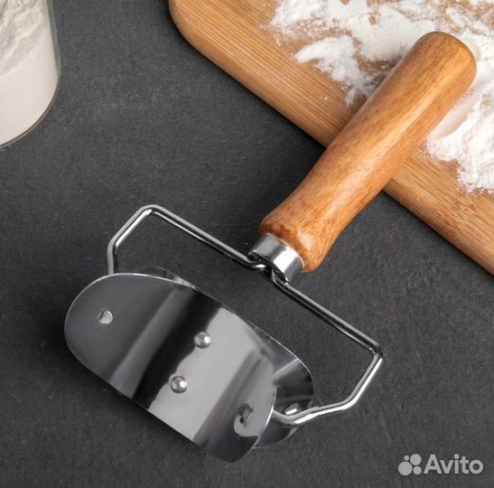 Ролик для вырезания кругов из теста 6 см, металлич