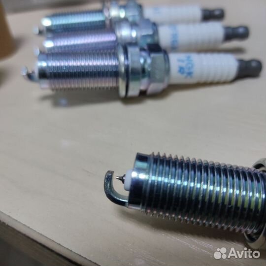 Свеча зажигания 3656 NGK-NTK lzfr6AI