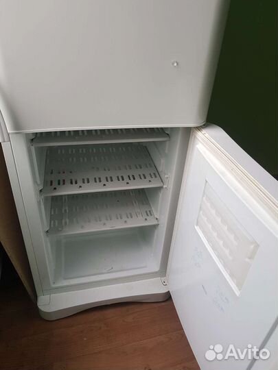 Холодильник indesit