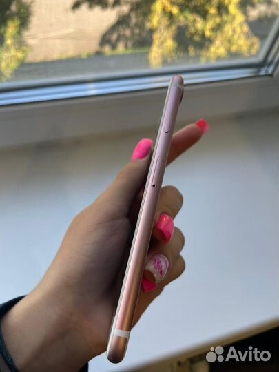 Телефон iPhone 7