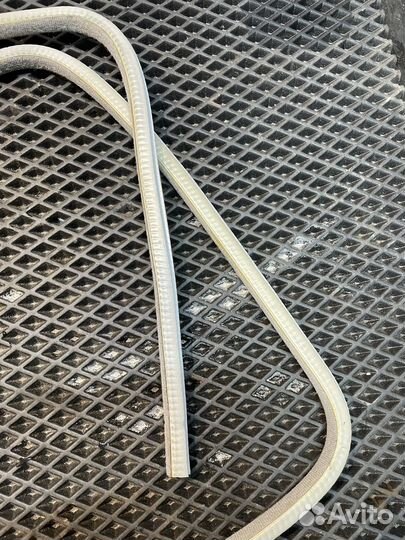 Уплотнитель люка салонный VW Passat B4