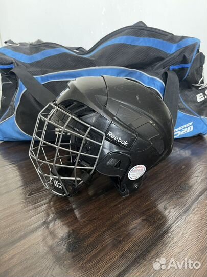 Хоккейный нагрудник, шорты, шлем, краги