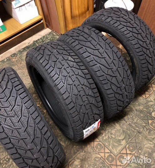 Tigar Winter 215/55 R16