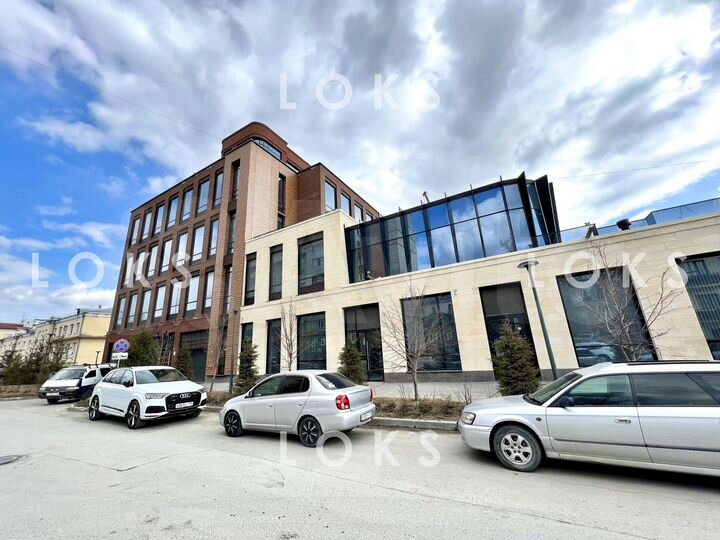 С витринами 410 м² под магазин, банк, общепит