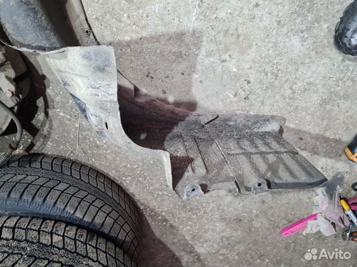 Локер передний Mitsubishi Lancer 9 4G18 2005