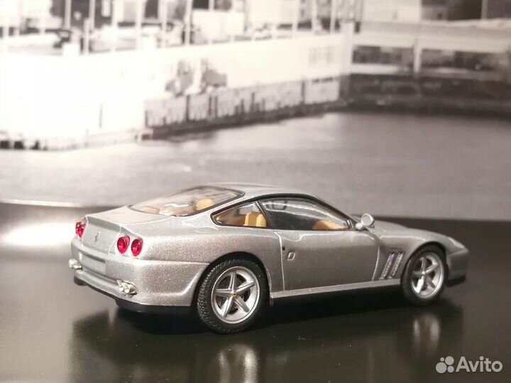 Модель автомобиля Ferrari 1/43