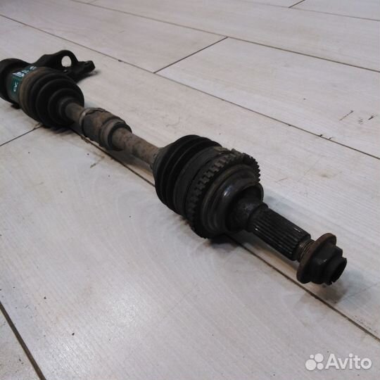 Полуось правая привод Mazda 323 1.6i МКПП