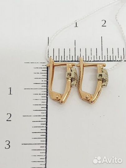 Серьги с синтетическим камнем Золото