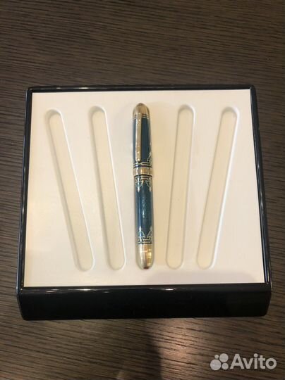 Подставки для ручек разные