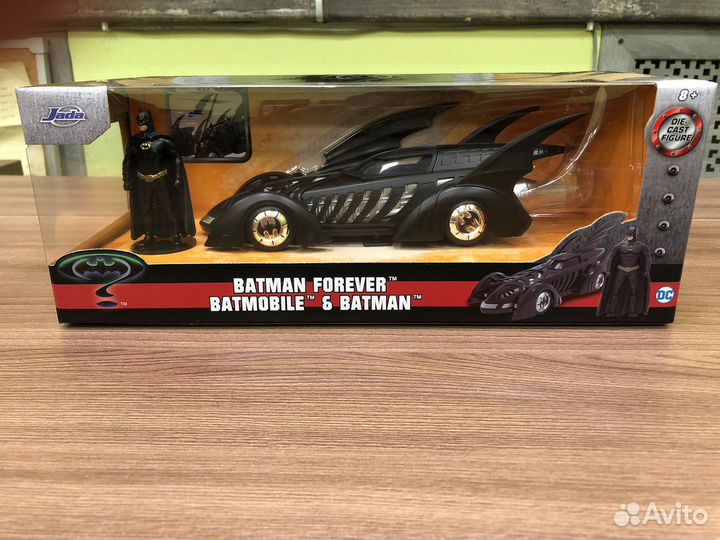 Jada 1/24 Batman & Batmobile