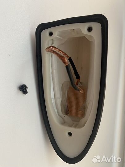 Автомобильная антенна акулий плавник