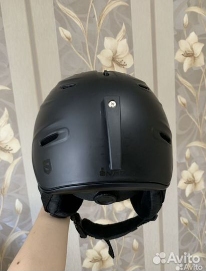 Горнолыжный шлем и очки