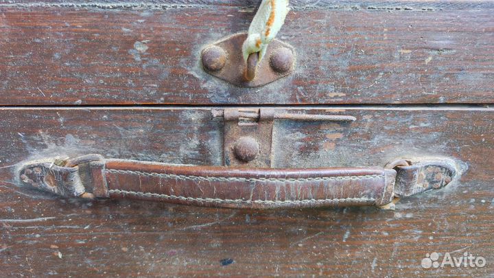 Старинный деревянный антикварный чемодан