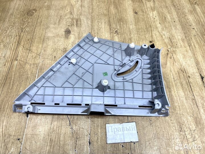 Обшивка задней стойки правая Kia Rio 2 2005-2011г