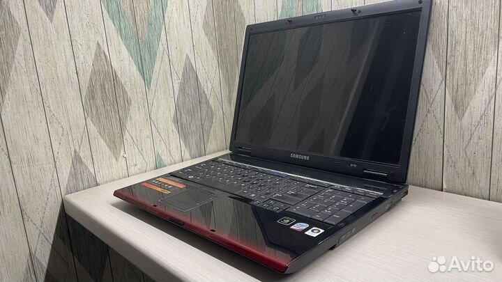 Ноутбук для работы и учёбы Samsung NP-R710