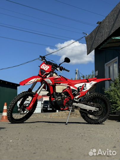 Regulmoto Holeshot Red Edition