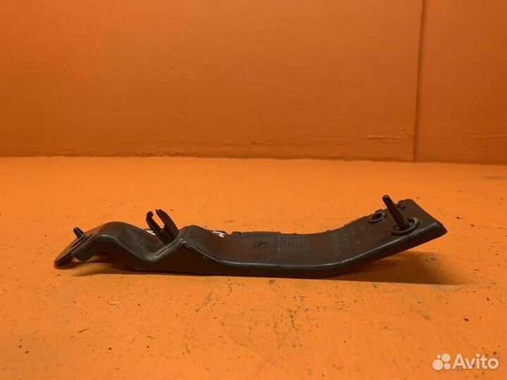 Кронштейн бампера передний правый Ford Explorer