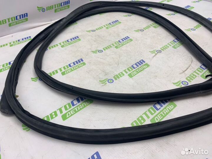 Уплотнитель двери передний правый Opel Mokka