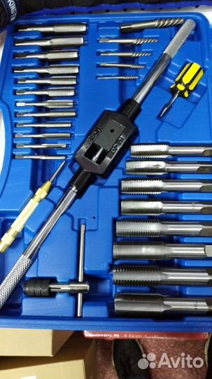 Набор метчиков и плашек метрический 51 предмет