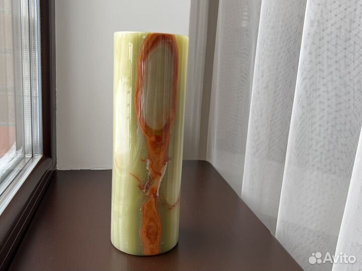 Ваза из оникса