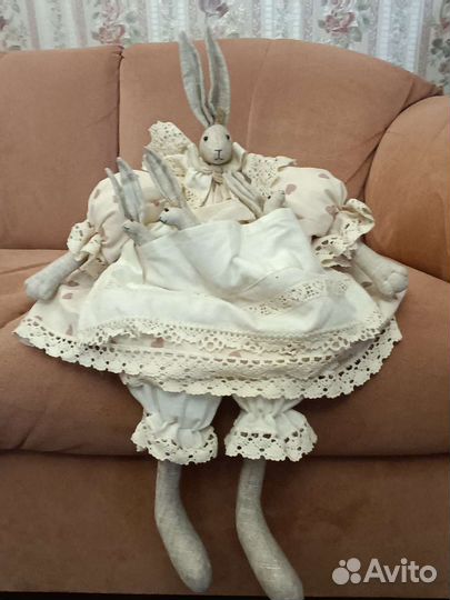 Авторская мягкая игрушка Мама Зайчиха и 3 зайчонка