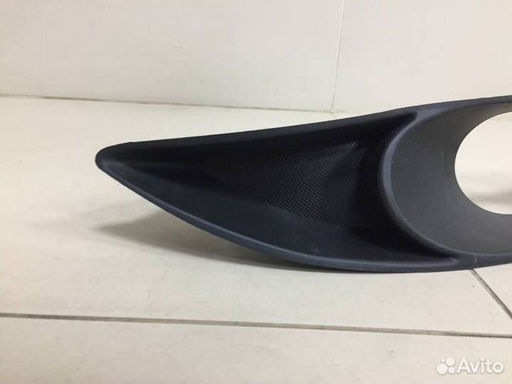 Рамка противотуманной фары правой Toyota Auris E15