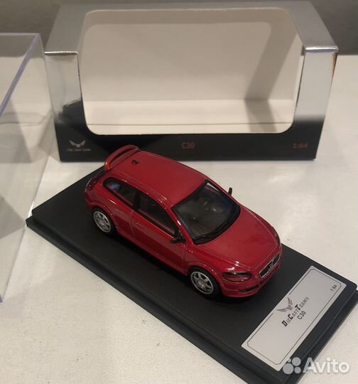 1/64 Volvo C30 красный